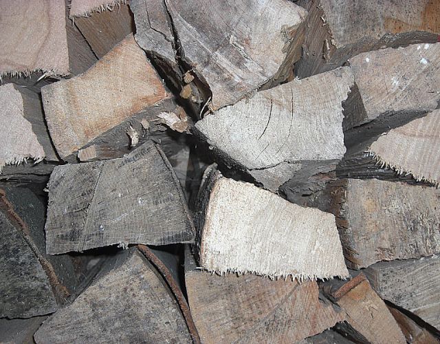 Nahaufnahme von Kaminholzstücken